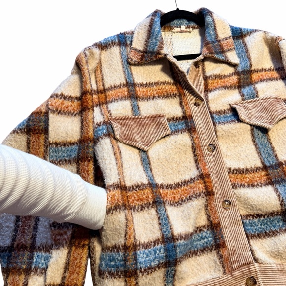 Cozy Plaid Sherpa Jacket w/ Corduroy Trim – Soft Fluffy Shacket Style (M) - Picture 6 of 9